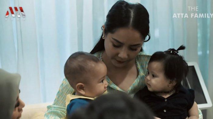 Rayyanza cemburu berat lihat Ameena digendong Nagita Slavina