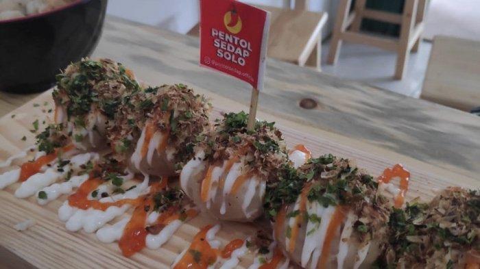 Sajian Pentol Sedap Solo di Jalan Ciwaru Raya, Kota Serang.
