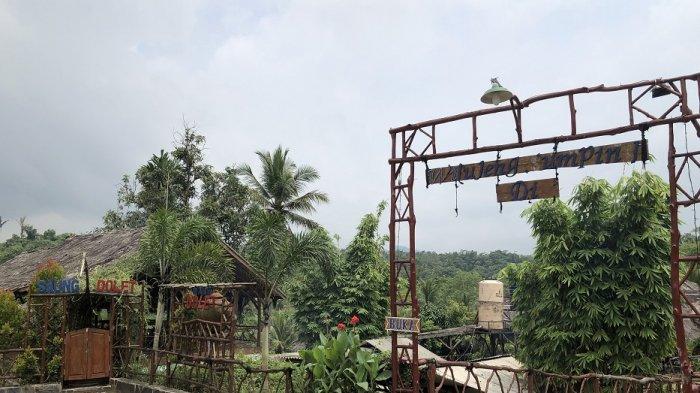Saung Dolet di Jalan Raya Palka KM 06, Cipelem Paleh, Pabuaran, Ciomas, Kabupaten Serang.