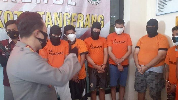Polres Metro Tangerang Kota mengungkap sindikat pengedar narkotika internasional jenis sabu bermodus kemasan teh. Sindikat narkoba ini dikomandoi oleh seorang tukang fotocopy.