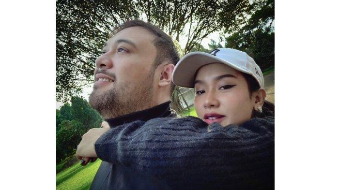 Sunan Kalijaga turut soroti hubungan Cita Citata dan Didi Mahardika sudah berani mengumbar kemesraannya di depan publik.