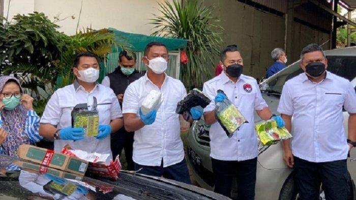 Barang bukti narkotika jenis sabu seberat 4 kilogram dari dua bandar yang ditangkap di kawasan Permata Pamulang, Setu, Kota Tangsel (Warta Kota/Rizki Amana)