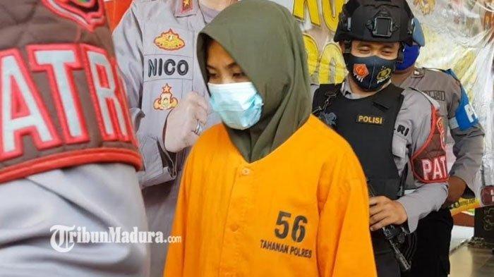 Polisi merilis tersangka SL (30) yang diduga membunuh balita 4 tahun, Selfi Nor Indasari, dengan cara menjerat leher dan memasukkan ke dalam karung hingga dibuang di sumur tua Desa Tambaagung Ares, Kecamatan Ambunten, Kabupaten Sumenep, Madura.