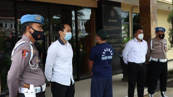 Pelaku yang telah tega aniaya istri pakai golok karena cemburu