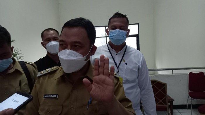 Wakil Wali Kota Cilegon Sanuji Pentamarta usai rapat di Aula Setda II Kota Cilegon, Selasa (2/3/2021).