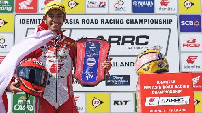 Di kelas Supersports (SS) 600, Andi Farid Izdihar atau biasa disapa Andi Gilang, langsung melesat di sirkuit dan mempersembahkan podium tertinggi di kelas ini pada race pertama, Sabtu (26/3).