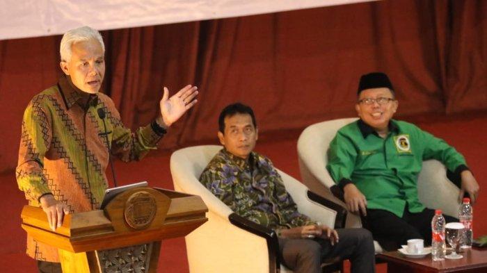 Ganjar usai menghadiri Rapat Pimpinan Wilayah, PPP Jawa Tengah, di Hotel Arkenso, Semarang, Minggu (27/11).
