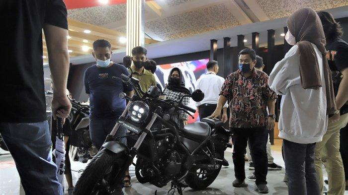 Selain jajaran skutik, motor big bike Honda juga tak kalah memukau bagi pengunjung IIMS.