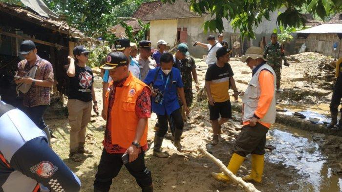Kondisi pasca-banjir bandang di wilayah Winong, Kabupaten Pati, Jawa Tengah, Kamis (1/12/2022). Selain Tambakromo, wilayah yang cukup parah terdampak banjir bandang yakni di Winong.