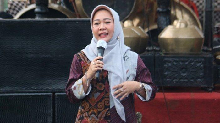 Bupati Purbalingga Dyah Hayuning Pratiwi menghadiri Grebeg Suran memperingati Tahun Baru Islam di Desa Blater, Kecamatan Kalimanah, Kabupaten Purbalingga, Selasa (2/8/2022).