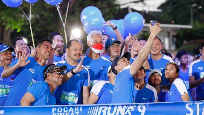 Gubernur Jawa Tengah Ganjar Pranowo berhasil menuntaskan lari 10K Pocari Sweat Run Indonesia 2022 di Bandung.
