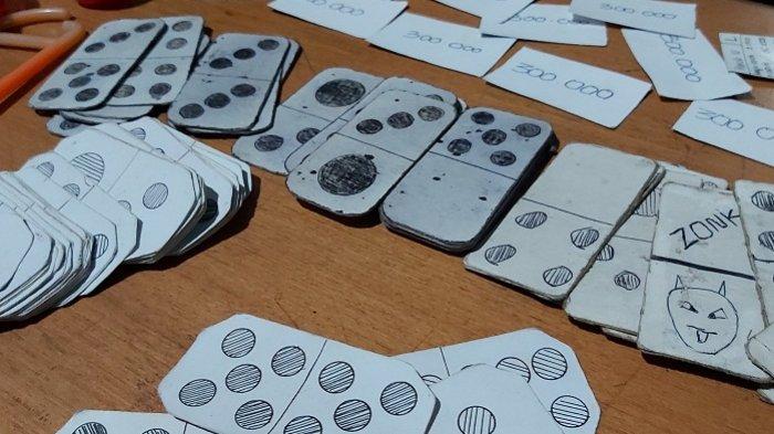 Kartu domino buatan penghuni Rutan Kelas IIA Pekalongan ditemukan dalam sidak gabungan di sel tahanan yang digelar Rabu (7/3/2021) dini hari.