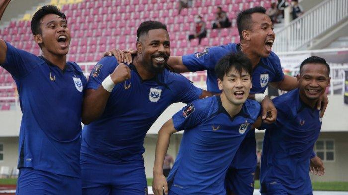 Para pemain PSIS Semarang merayakan gol saat laga di Grup A Piala Presiden melawan Persita Tangerang di Stadion Manahan Solo, Senin (13/6/2022). PSIS menang telak 6-1 dalam laga ini.