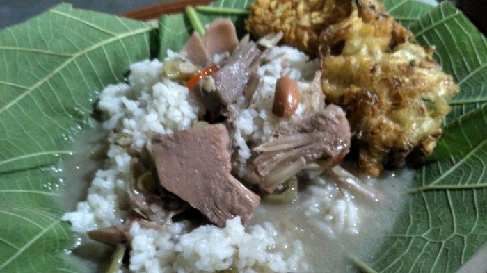 Seporsi sego tewel khas Tambakromo Pati, Jawa Tengah