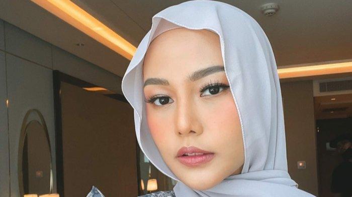 Selebgram Dara Arafah mengalami musibah, brankas di rumahnya dicuri seseorang yang diduga merupakan asisten rumah tangganya.