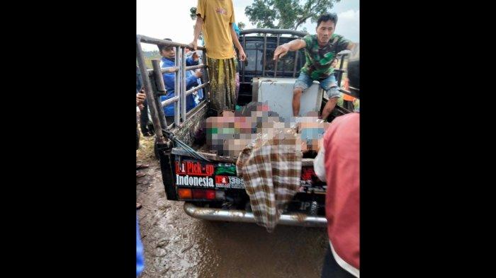 Tiga dari lima orang warga Pemalang, Jawa Tengah tersambar petir dan meninggal dunia. Sementara seorang lainnya mengalami luka parah dan kritis, sedangkan satu orang dinyatakan selamat.