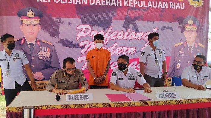 Ditreskrimsus Polda Kepri melakukan konferensi pers pengungkapan kasus penyebaran vidio pornografi oleh FD pada Selasa(2/2/2021)