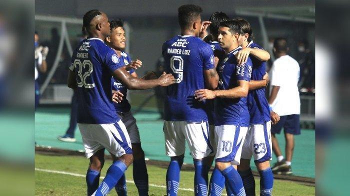 Para pemain Persib Bandung merayakan gol Marc Klok ke gawang Barito Putera di Liga 1 2021, Sabtu (5/9/2021)