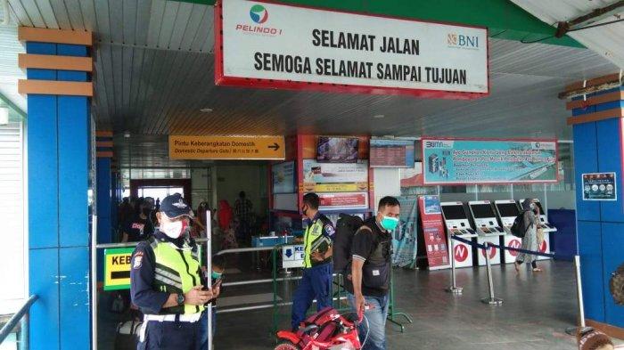 Aktivitas di Pelabuhan Domestik Sri Bintan Pura (SBP) Kota Tanjungpinang.