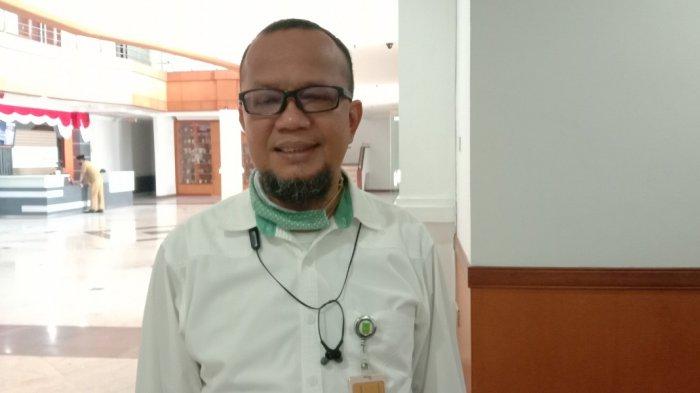 Anggota Komisi III DPRD Batam Muhammad Jeffry Simanjuntak saat diwawancarai Tribun Batam, Senin (6/7/2020) siang. Jeffry menyayangkan kondisi jalan bergelombang dekat Simpang Kuda Sei Panas tak kunjung diperbaiki