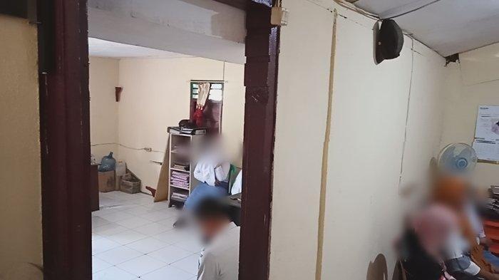 Lima siswa pelaku bullying dan seorang siswa korban kasus video viral bullying (perundungan) di sebuah SMK di Kabupaten Bolmong, Sulawesi Utara menjalani pemeriksaan di Polsek Bolaang, Selasa (10/3/2020)