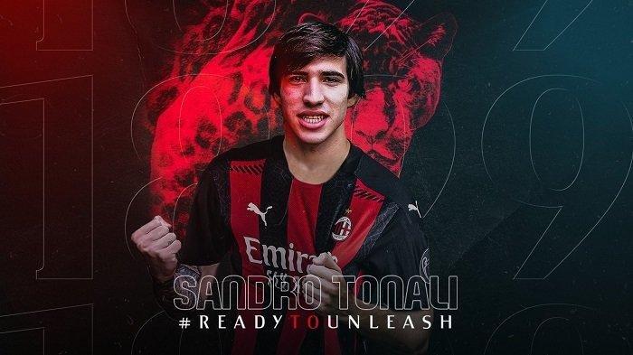 RESMI, Sandro Tonali berseragam AC Milan dengan durasi kontrak lima tahun.