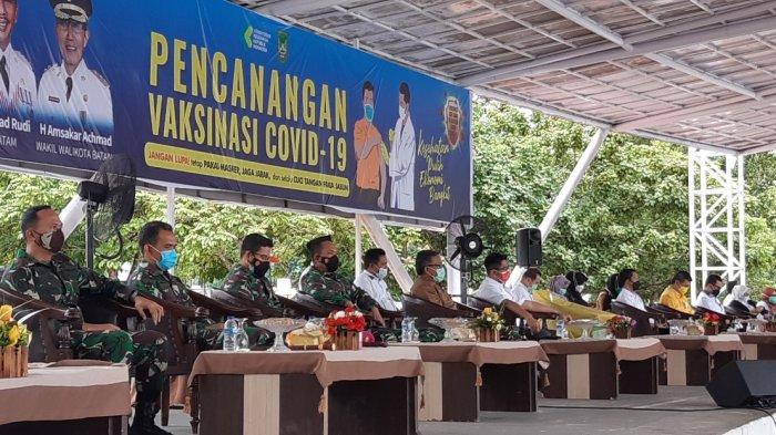 Sosialisasi Vaksinasi Covid-19 di Panggung Utama Dataran Engku Puteri, Batam Center, Senin (11/1/2020).