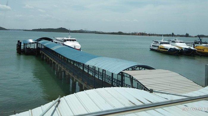 Kapal berlabuh di pelabuhan Domestik Sekupang, Batam