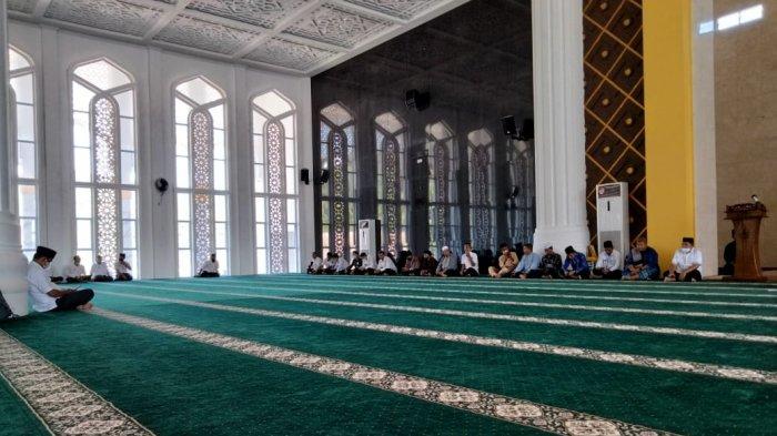 Sejumlah tokoh masyarakat dan unsur perangkat Kecamatan, Kelurahan dan Desa yang turut menghadiri acara halal bihalal