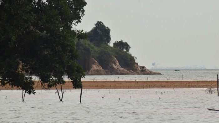 Suasana di tempat wisata Pantai Tanjung Bemban di Kampung Tua Tanjung Bemban, Kelurahan Batu Besar, Kota Batam, Selasa (18/10/2022)