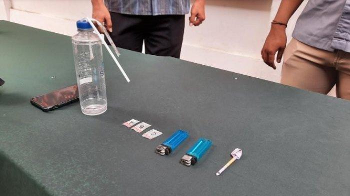 Foto barang bukti yang diamankan saat penangkapan artis berinisial RR di kawasan Sawangan, Depok Jawa Barat, saat dirilis Kabid Humas Polda Metro Jaya, Senin (19/10/2020)