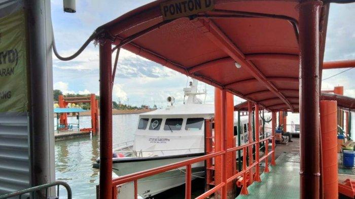 Salah satu kapal ferry pengangkut penumpang telah siaga di Pelabuhan Sri Bintan Pura (SBP) Tanjungpinang.