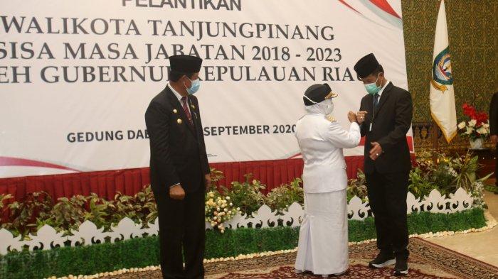 PELANTIKAN - Wali Kota Batam, Muhammad Rudi menghadiri pelantikan Wali Kota Tanjungpinang, Rahma, Senin (21/9/2020) di Gedung Daerah, Tanjungpinang.