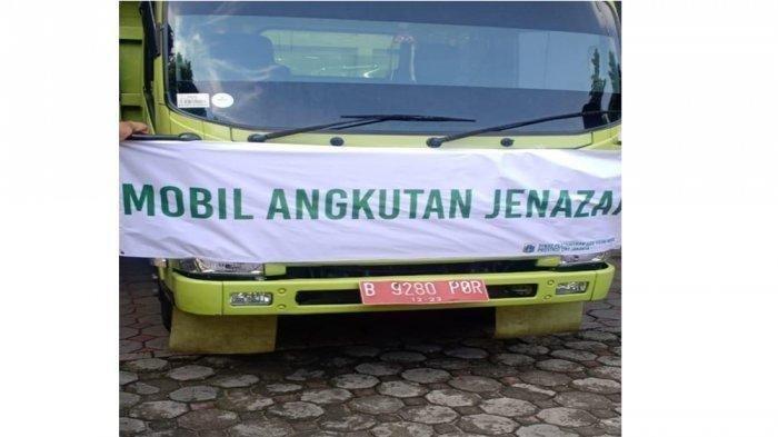 Viral di media sosial sejumlah foto yang memperlihatkan sebuah truk berkelir hijau mengangkut beberapa peti mati warna putih