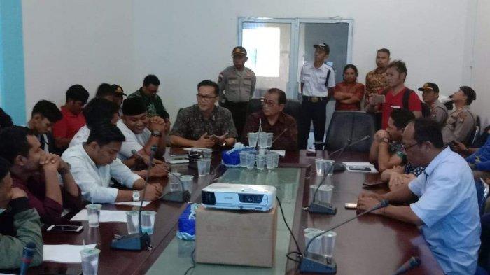 Mahasiswa saat menggelar aksi di BP Kawasan Bintan beberapa waktu lalu.