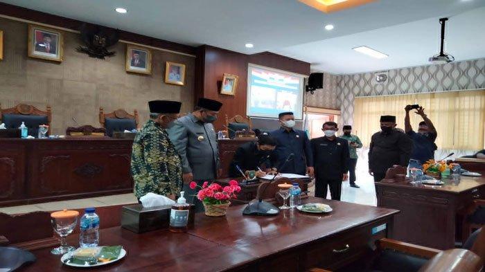 Penandatangan Rapat Paripurna DPRD Anambas