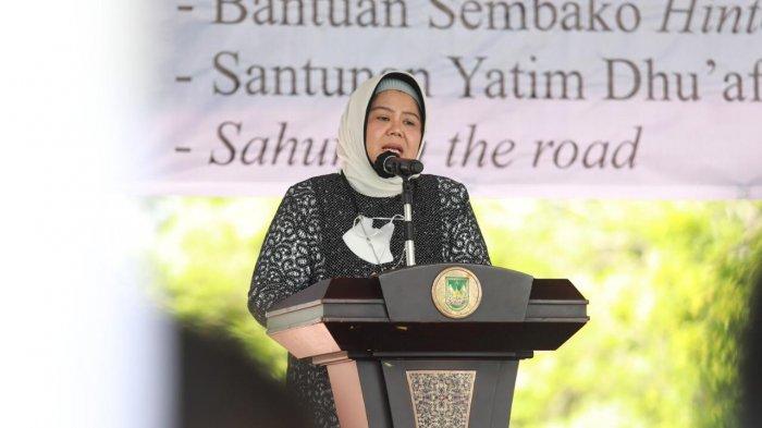 Wakil Gubernur Kepri, Marlin Agustina saat menghadiri Ramadhan Berkah Baznas Batam dengan Pemberian Santunan kepada Penyandang Disabilitas di Alun-Alun Engku Putri, Kota Batam Selasa (27/4/2021).