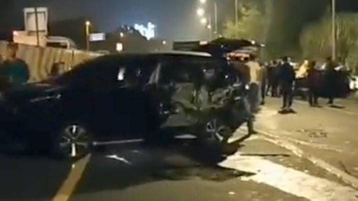 Kondisi mobil yang terlibat kecelakaan beruntun di Tol Cipularang, Minggu (26/6/2022).