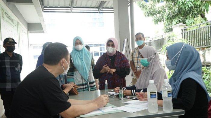 Foto Wali Kota Tanjungpinang, Rahma saat meninjau kegiatan vaksinasi covid-19, Sabtu (29/5/2021)