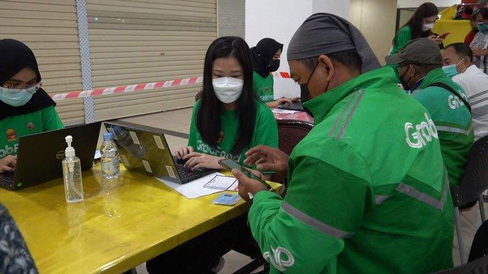 Grab Batam gelar vaksinasi covid-19 bagi mitra Grab di Batam, Sabtu (28/8/2021)