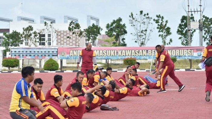 Sebanyak 382 personil di Polres Bintan mengikuti kegiatan test kesamaptaan jasmani di halaman Mapolres Bintan, Sabtu (30/01) kemarin.