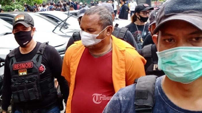 JUPAPRES PENYERBUAN - Kapolda Metro Jaya Nana Sudjana bersama jajaran penjabat Polda Metrojaya yang terkait saat jumpres penyerangan yang melibatkan kelompok John Kei dan kelompok Nus Kei di Polda Metrojaya, Jakarta Selatan, Senin (22/6/2020). 20 anak buah John Kei di tangkap di Bekasi setelah mengadakan penyerbuan ke Cluster Australia Green Lake City, Kota Tangerang, yang didahului dengan pembacokan yang mengakibatkan satu orang tewas
