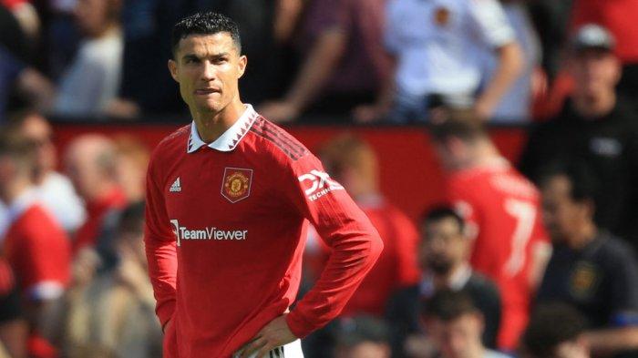 Striker Manchester United asal Portugal Cristiano Ronaldo menunjukkan reaksi kecewa setelah Manchester United mengakhiri pertandingan dengan kekalahan 1-2 lawan Brighton and Hove Albion di Old Trafford, Manchester, Minggu (7/8/2022).