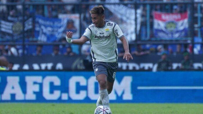 Daisuke Sato menjadi pemain asing Persib Bandung dengan waktu bermain paling lama.