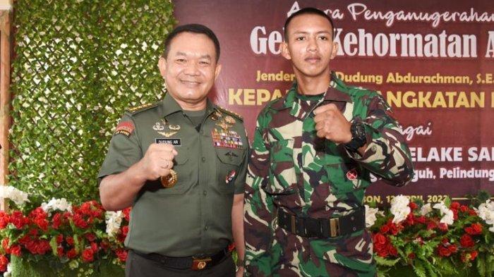 KSAD Jenderal Dudung Abdurachman bersama Hens Songjanan