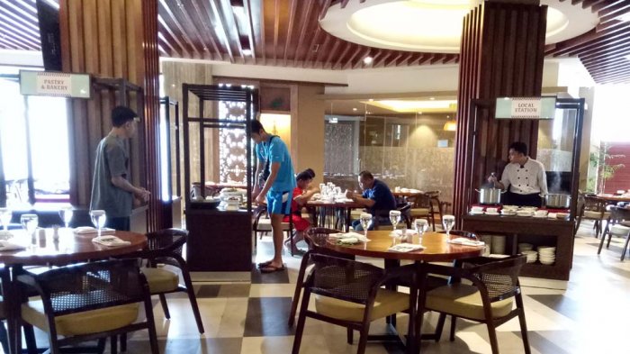 Suasana di Andaliman Resto Best Western Premier Panbil di Batam.