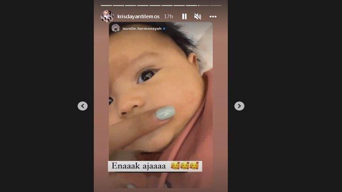 Aurel Hermansyah perlihatkan wajah Ameena Hanna merah-merah.