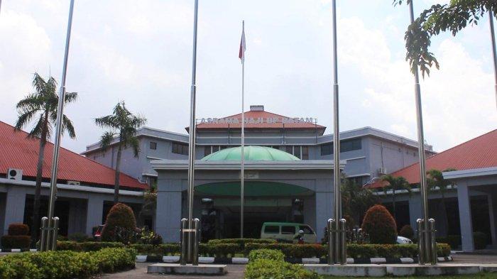 Bagian depan Asrama Haji BP Batam yang terletak di Jl. Engku Putri, Tlk. Tering, Kota Batam