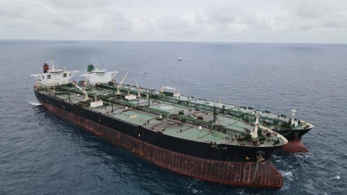 Dua kapal asing yang ditangkap Bakamla di perairan Pontianak, Kalimantan Barat, Minggu (24/1/2021). Kapal ini selanjutnya dibawa ke Batam.