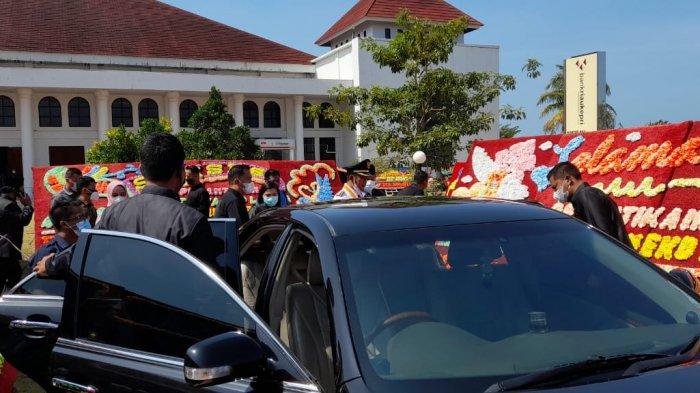 Bupati Bintan Apri sujadi usai proses pelantikan di kantor Gubernur Kepri, Dompak, Jumat (26/2/2021).